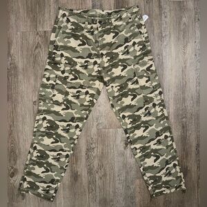 NWT Old Navy men’s camo cargo pants